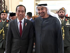 Jokowi Tawarkan MBZ Proyek Financial Center di IKN-Kendaraan Listrik