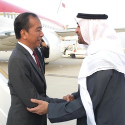 Tiba di Abu Dhabi, Jokowi Disambut Langsung MBZ