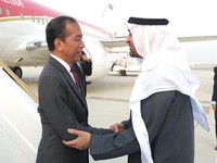 Tiba di Abu Dhabi, Jokowi Disambut Langsung MBZ