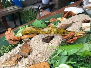 Dijamin Kenyang! Nasi Liwet Sunda Lauk Komplet Ada di 5 Restoran Ini