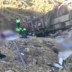 Bus Maut Pembawa Mahasiswa Terlempar ke Jembatan, 9 Orang Tewas