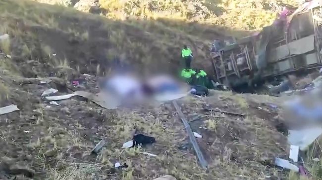 Bus Maut Pembawa Mahasiswa Terlempar ke Jembatan, 9 Orang Tewas
