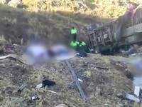 Bus Maut Pembawa Mahasiswa Terlempar ke Jembatan, 9 Orang Tewas