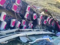 Bus Maut Masuk Jurang Setelah Tabrak Truck Pick-Up, 31 Tewas