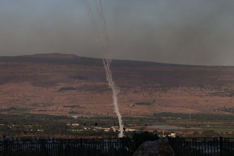 Asap mengepul menyusul serangan Israel di desa Kfar Kila di Lebanon selatan pada 16 Juli 2024, di tengah berlanjutnya ketegangan di perbatasan Lebanon-Israel. (AFP/RABIH DAHER) Asap mengepul menyusul serangan Israel di desa Kfar Kila di Lebanon selatan pada 16 Juli 2024, di tengah berlanjutnya ketegangan di perbatasan Lebanon-Israel. (AFP/RABIH DAHER)