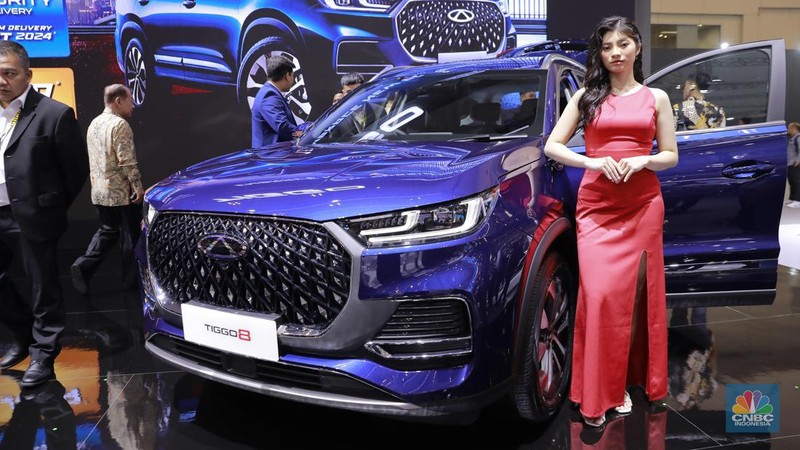 Suasana pengunjung di acara Ajang Gaikindo Indonesia International Auto Show (GIIAS) 2024, Rabu (17/7/2024). (վ/Muhammad Sabki)