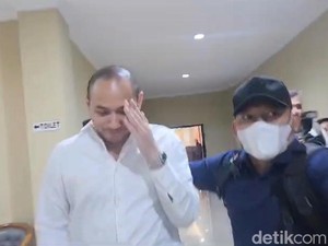 Momen Tiko Aryawardhana Cepat-cepat Lari Usai Diperiksa soal Kasus Penggelapan