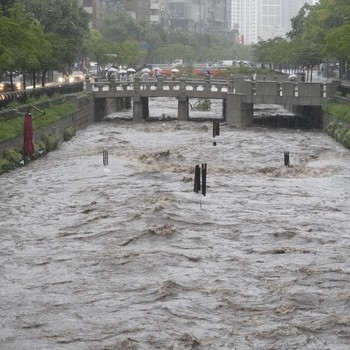 Potret Korsel Banjir, Dihantam Hujan Deras Ga Kelar-Kelar