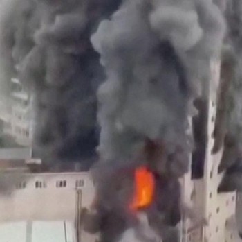 Detik-Detik Mal Canggih China Terbakar, 16 Orang Tewas