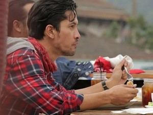 Laporan Kimberly Ryder Bikin Edward Akbar Susah Main Film