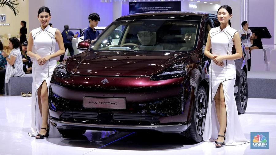 GAC Aion memperkenalkan sub brand mobil baru untuk pasar Indonesia yakni Hyptec HT, sebuah premium luxury electric SUV dalam pameran Gaikindo Indonesia International Auto Show (GIIAS) 2024. (վ/Muhammad Sabki)