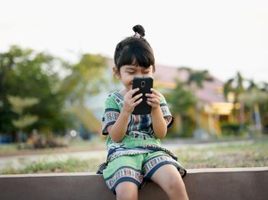 Penjelasan IDAI soal Penggunaan Gadget Sebabkan Speech Delay pada Anak