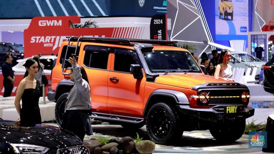 Great Wall Motor atau GWM Indonesia baru saja diperkenalkan di ajang oameran GIIAS yaitu medium SUV terbaru yakni GWM Tank 300. Great Wall Motor atau GWM Indonesia baru saja diperkenalkan di ajang oameran GIIAS yaitu medium SUV terbaru yakni GWM Tank 300. (CNBC Indonesia/Muhammad Sabki)