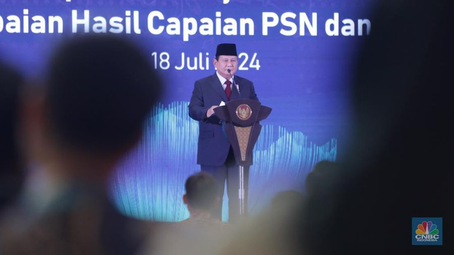 Menteri Pertahanan Prabowo Subianto saat menghadiri acara Peluncuran Geoportal Kebijakan Satu Peta 2.0 dan White Paper OMP Beyond 2024 serta Penyampaian Hasil Capaian PSN dan KEK di Ballroom The St. Regis, Jakarta, Kamis (18/7/2024). (²©²ÊÍøÕ¾/Faisal Rahman)