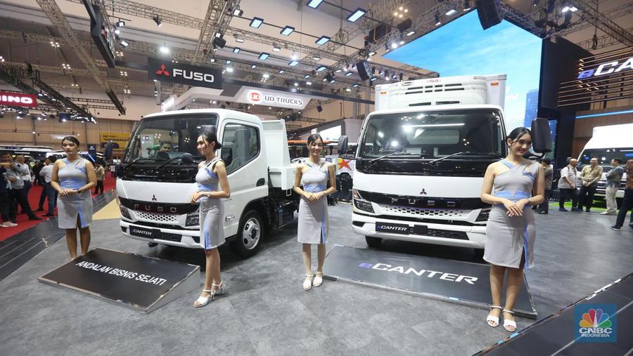 Pameran otomotif tahunan Indonesia International Motor Show (IIMS) di JIExpo, Jakarta Pusat, Kamis (13/2/2025) resmi digelar. (CNBC Indonesia/Tri Susilo)
