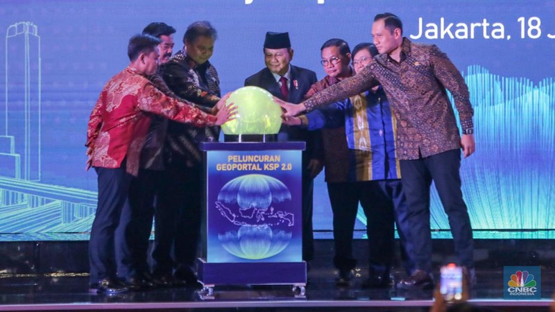 Pemerintah resmi melucurkan peta canggih yang komprehensif dan detail melalui Kebijakan Satu Peta atau One Map Policy di Ballroom The St. Regis, Jakarta, Kamis (18/7/2024). (CNBC Indonesia/Faisal Rahman)