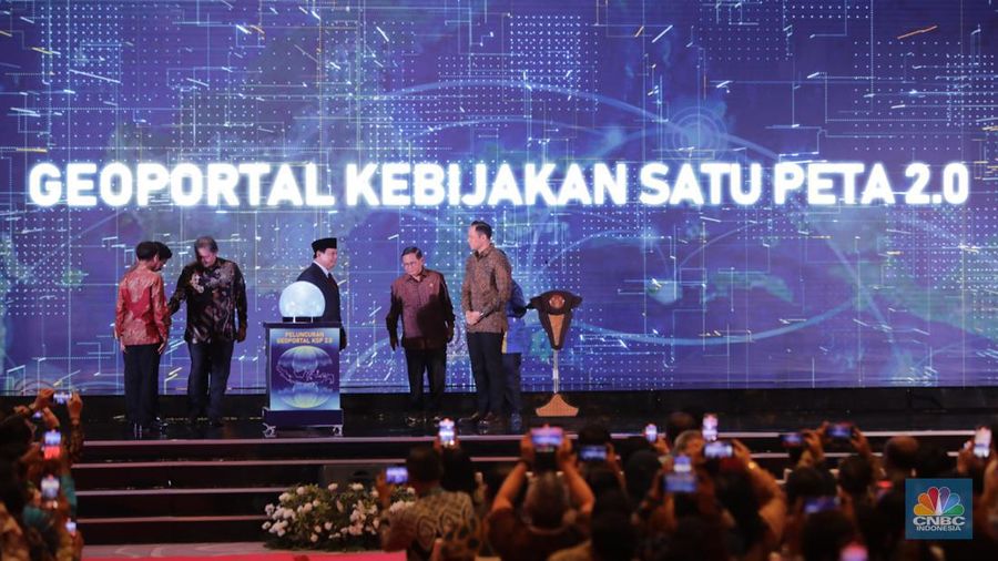Pemerintah resmi melucurkan peta canggih yang komprehensif dan detail melalui Kebijakan Satu Peta atau One Map Policy di Ballroom The St. Regis, Jakarta, Kamis (18/7/2024). (CNBC Indonesia/Faisal Rahman)
