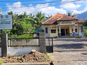 Cerita Hebat Pengabdian Bidan Desa Terpencil di Banyuwangi