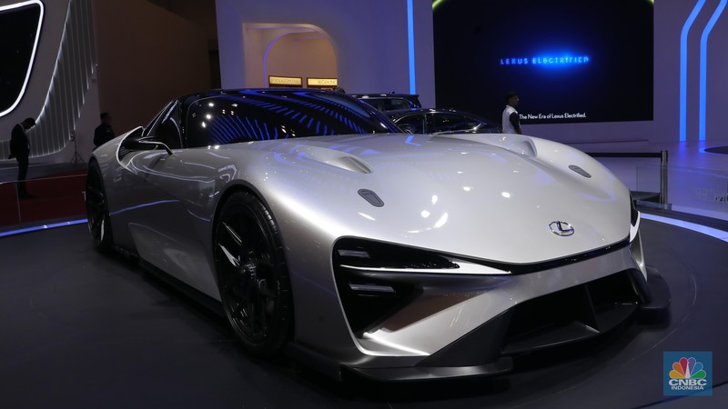 Sejumlah mobil konsep ditampilkan dalam ajang otomotif pameran otomotif GAIKINDO Indonesia International Auto Show (GIIAS) 2024 di Indonesia Convention Exhibition (ICE) BSD, pada Rabu (17/7/2024). Sejumlah mobil konsep ditampilkan dalam ajang otomotif pameran otomotif GAIKINDO Indonesia International Auto Show (GIIAS) 2024 di Indonesia Convention Exhibition (ICE) BSD, pada Rabu (17/7/2024). (CNBC Indonesia/Muhammad Sabki)