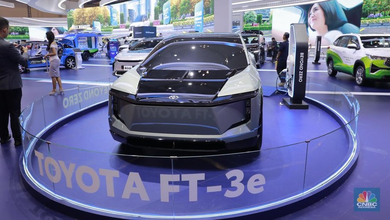 Sejumlah mobil konsep ditampilkan dalam ajang otomotif pameran otomotif GAIKINDO Indonesia International Auto Show (GIIAS) 2024 di Indonesia Convention Exhibition (ICE) BSD, pada Rabu (17/7/2024). (CNBC Indonesia/Muhammad Sabki)