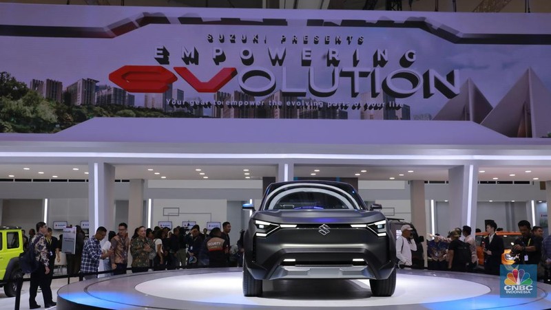 Sejumlah mobil konsep ditampilkan dalam ajang otomotif pameran otomotif GAIKINDO Indonesia International Auto Show (GIIAS) 2024 di Indonesia Convention Exhibition (ICE) BSD, pada Rabu (17/7/2024). (CNBC Indonesia/Muhammad Sabki)