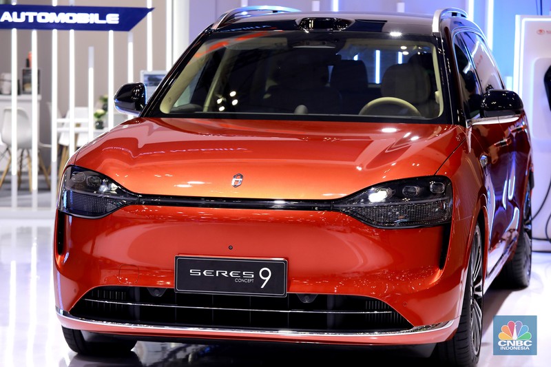 Sejumlah mobil konsep ditampilkan dalam ajang otomotif pameran otomotif GAIKINDO Indonesia International Auto Show (GIIAS) 2024 di Indonesia Convention Exhibition (ICE) BSD, pada Rabu (17/7/2024). Sejumlah mobil konsep ditampilkan dalam ajang otomotif pameran otomotif GAIKINDO Indonesia International Auto Show (GIIAS) 2024 di Indonesia Convention Exhibition (ICE) BSD, pada Rabu (17/7/2024). (CNBC Indonesia/Muhammad Sabki)