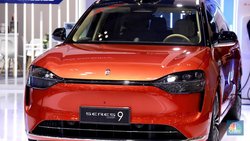 Sejumlah mobil konsep ditampilkan dalam ajang otomotif pameran otomotif GAIKINDO Indonesia International Auto Show (GIIAS) 2024 di Indonesia Convention Exhibition (ICE) BSD, pada Rabu (17/7/2024). (CNBC Indonesia/Muhammad Sabki)