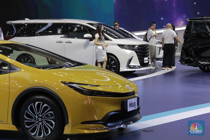 Suasana ajang pameran otomotif GAIKINDO Indonesia International Auto Show (GIIAS) 2024 di Indonesia Convention Exhibition (ICE) BSD, Serpong, Kabupaten Tangerang, Banten Kamis (18/7/2024). (CNBC Indonesia/Muhammad Sabki) Suasana ajang pameran otomotif GAIKINDO Indonesia International Auto Show (GIIAS) 2024 di Indonesia Convention Exhibition (ICE) BSD, Serpong, Kabupaten Tangerang, Banten Kamis (18/7/2024). (CNBC Indonesia/Muhammad Sabki)