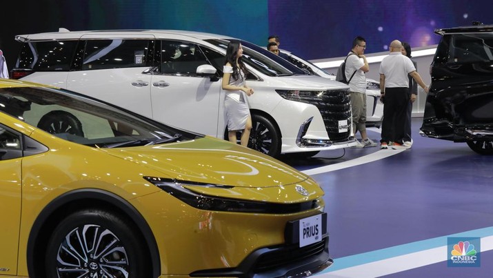 Suasana ajang pameran otomotif GAIKINDO Indonesia International Auto Show (GIIAS) 2024 di Indonesia Convention Exhibition (ICE) BSD, Serpong, Kabupaten Tangerang, Banten Kamis (18/7/2024). (CNBC Indonesia/Muhammad Sabki)