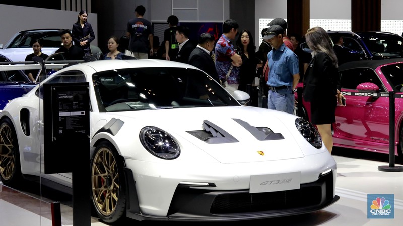 Suasana ajang pameran otomotif GAIKINDO Indonesia International Auto Show (GIIAS) 2024 di Indonesia Convention Exhibition (ICE) BSD, Serpong, Kabupaten Tangerang, Banten Kamis (18/7/2024). (CNBC Indonesia/Muhammad Sabki) Suasana ajang pameran otomotif GAIKINDO Indonesia International Auto Show (GIIAS) 2024 di Indonesia Convention Exhibition (ICE) BSD, Serpong, Kabupaten Tangerang, Banten Kamis (18/7/2024). (CNBC Indonesia/Muhammad Sabki)