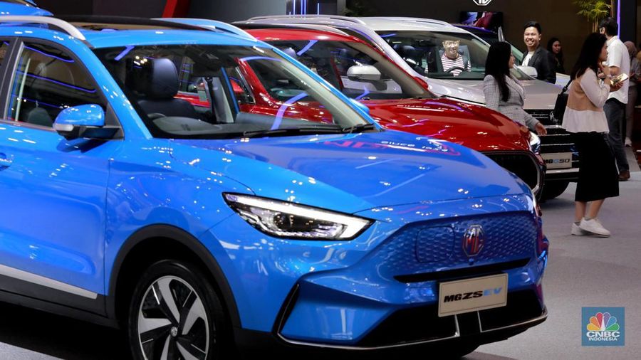 Suasana ajang pameran otomotif GAIKINDO Indonesia International Auto Show (GIIAS) 2024 di Indonesia Convention Exhibition (ICE) BSD, Serpong, Kabupaten Tangerang, Banten Kamis (18/7/2024). (CNBC Indonesia/Muhammad Sabki)