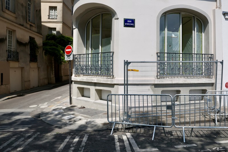 Pasukan keamanan Prancis mulai menutup sebagian besar wilayah Kota Paris pada hari Kamis (18/07), jelang upacara pembukaan Olimpiade pada pekan depan di Sungai Seine. (REUTERS/Kai Pfaffenbach) Pasukan keamanan Prancis mulai menutup sebagian besar wilayah Kota Paris pada hari Kamis (18/07), jelang upacara pembukaan Olimpiade pada pekan depan di Sungai Seine. (REUTERS/Kai Pfaffenbach)