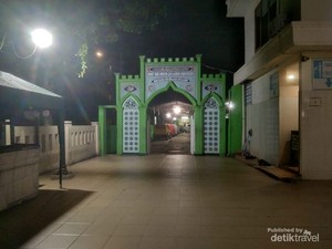 Malam-malam Berziarah ke Makam Habib Kuncung, Tenang dan Syahdu