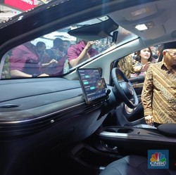 Potret Wapres Ma'ruf Amin Keliling GIIAS 2024 - Jajal Hyundai KONA