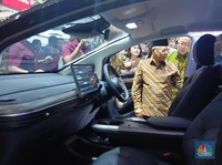 Potret Wapres Ma'ruf Amin Keliling GIIAS 2024 - Jajal Hyundai KONA