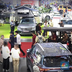 Penjualan Mobil RI Terperosok 17%, Pabrikan Siap-Siap Revisi Target?