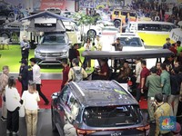 Penjualan Mobil RI Terperosok 17%, Pabrikan Siap-Siap Revisi Target?