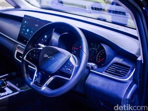 MPV Listrik BYD M6 Rp 379 Jutaan Diserbu Pengunjung GIIAS 2024