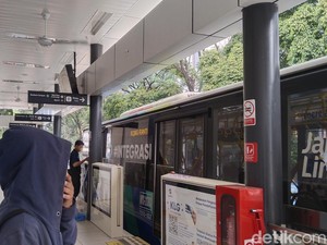Ada Proyek MRT Fase 2A, Halte Transjakarta Kebon Sirih Digeser Mulai Besok