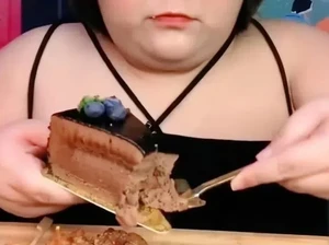 Hasil Autopsi Seleb Mukbang China yang Tewas saat Live Streaming