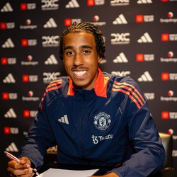 MU Resmi Rekrut Bek Prancis Leny Yoro, Dikontrak Hingga Juni 2029