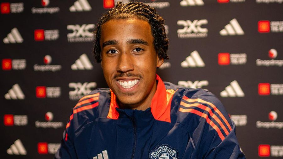 Leny Yoro. (X/ManUtd)