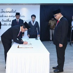 Ini Tugas Hokky Situngkir, Peneliti Batik ITB Dilantik Jadi Dirjen