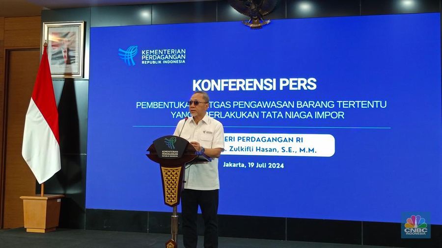 Menteri Perdagangan (Mendag) Zulkifli Hasan dalam Konferensi Pers yang digelar di Auditorium Kemendag, Jumat (19/7/2024). (վ/Martyasari Rizky)