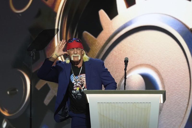 Pegulat profesional, Hulk Hogan berbicara pada Konvensi Nasional Partai Republik di Milwaukee, Amerika Serikat (AS). Kamis (18/7/2024). (AP Photo/Paul Sancya) Pegulat profesional, Hulk Hogan berbicara pada Konvensi Nasional Partai Republik di Milwaukee, Amerika Serikat (AS). Kamis (18/7/2024). (AP Photo/Paul Sancya)