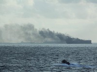 Dua Kapal Tanker Minyak Singapura Terbakar Hebat di Laut, Ada Apa?