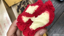 Merah Merona Cookie Bloody Mary dengan Isian Keju