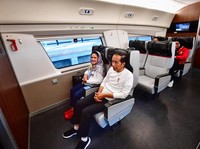 Jokowi Meluncur ke Bandung Naik Kereta Cepat Whoosh, Ada Apa?