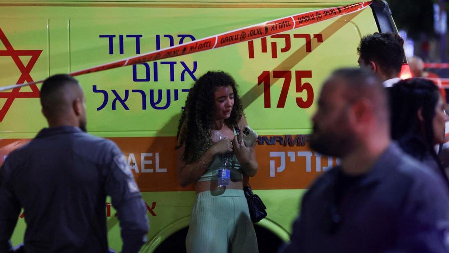 Suasana pasca ledakan di Tel-Aviv, Israel, Jumat (19/7/2024). (REUTERS/Ricardo Moraes)