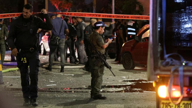 Suasana pasca ledakan di Tel-Aviv, Israel, Jumat (19/7/2024). (REUTERS/Ricardo Moraes)